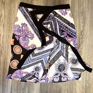 Versace (Gianni Versace)Medusa print  skirt size 42 Authentic